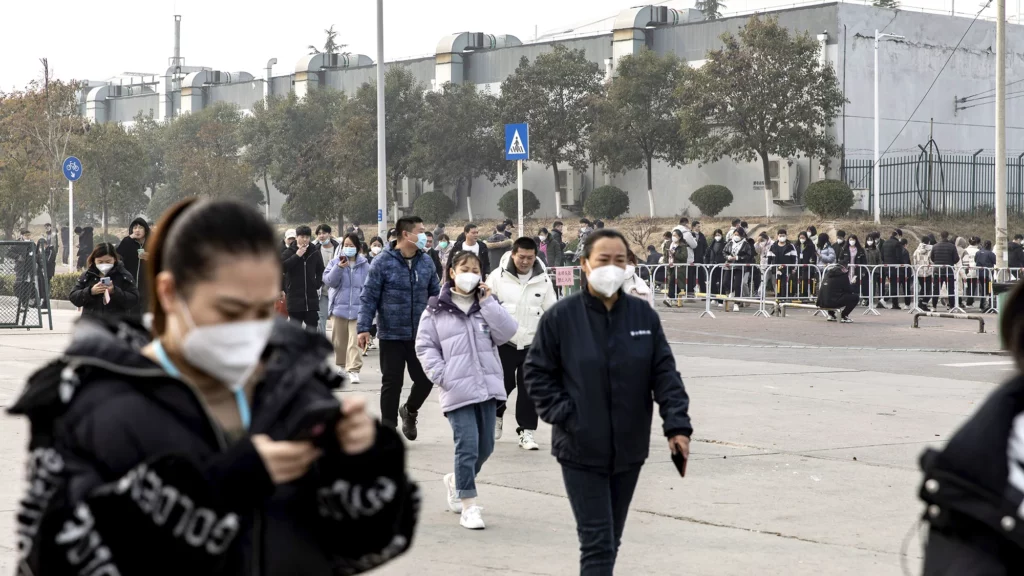 Donald Trump 25% tariff threat on Apple, if manufacturing continues on China.