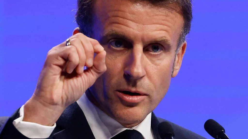 Macron warns the West and Asia.