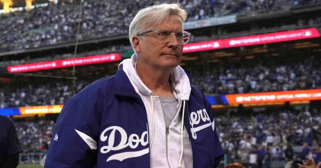 Mark Walter announced as majority owner of Lakers.